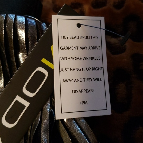 Silver & Black Metallic Pleated Skirt - Picture 6 of 7